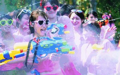 泰国明星泼水节表演,泰国泼水节水枪大战