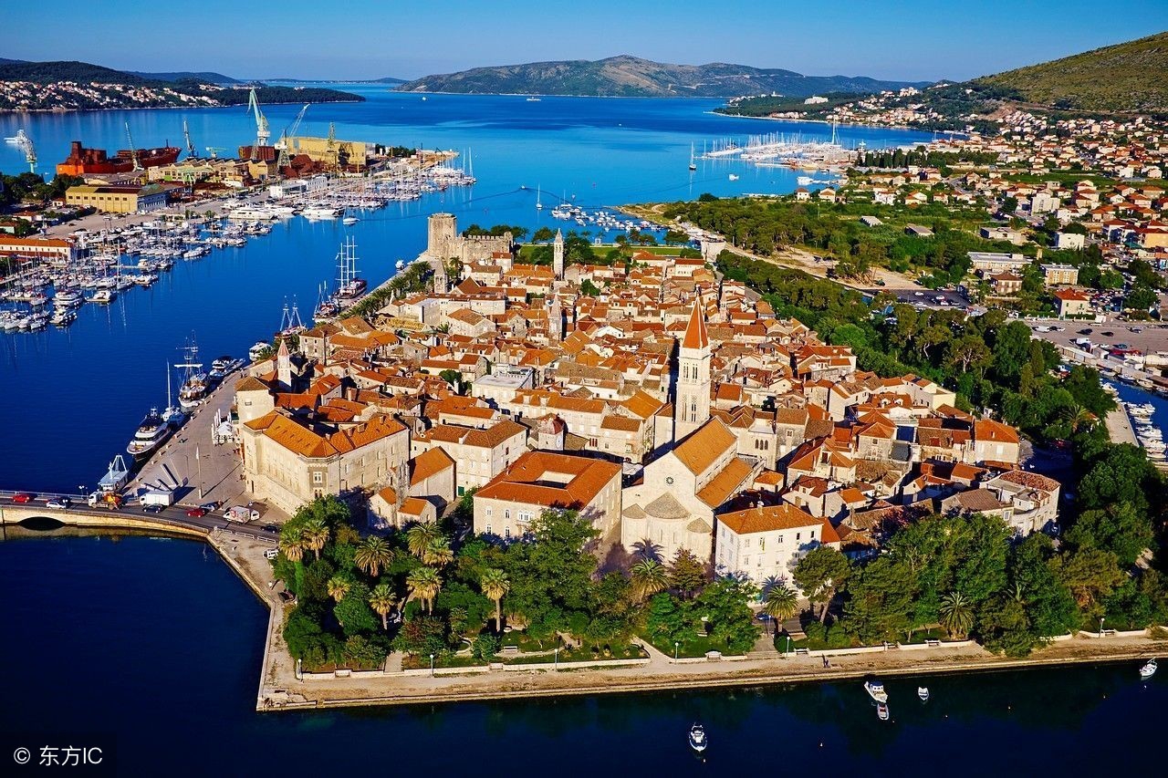 如果克罗地亚夺冠，她会在萨格勒布街头敞胸欢庆吗？