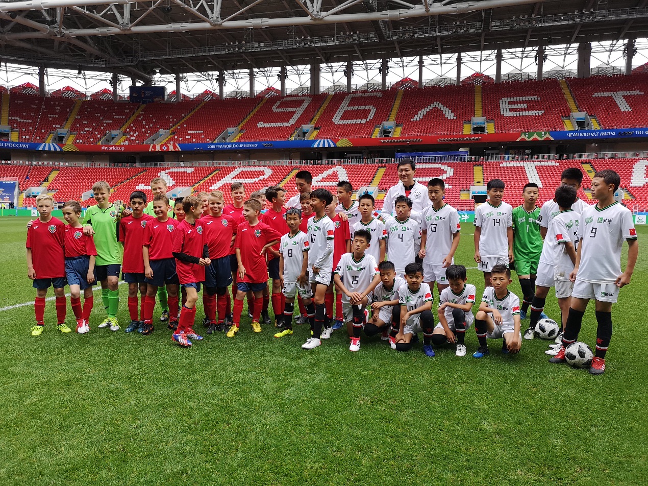 怀揣梦想足球,中国足球年轻的梦