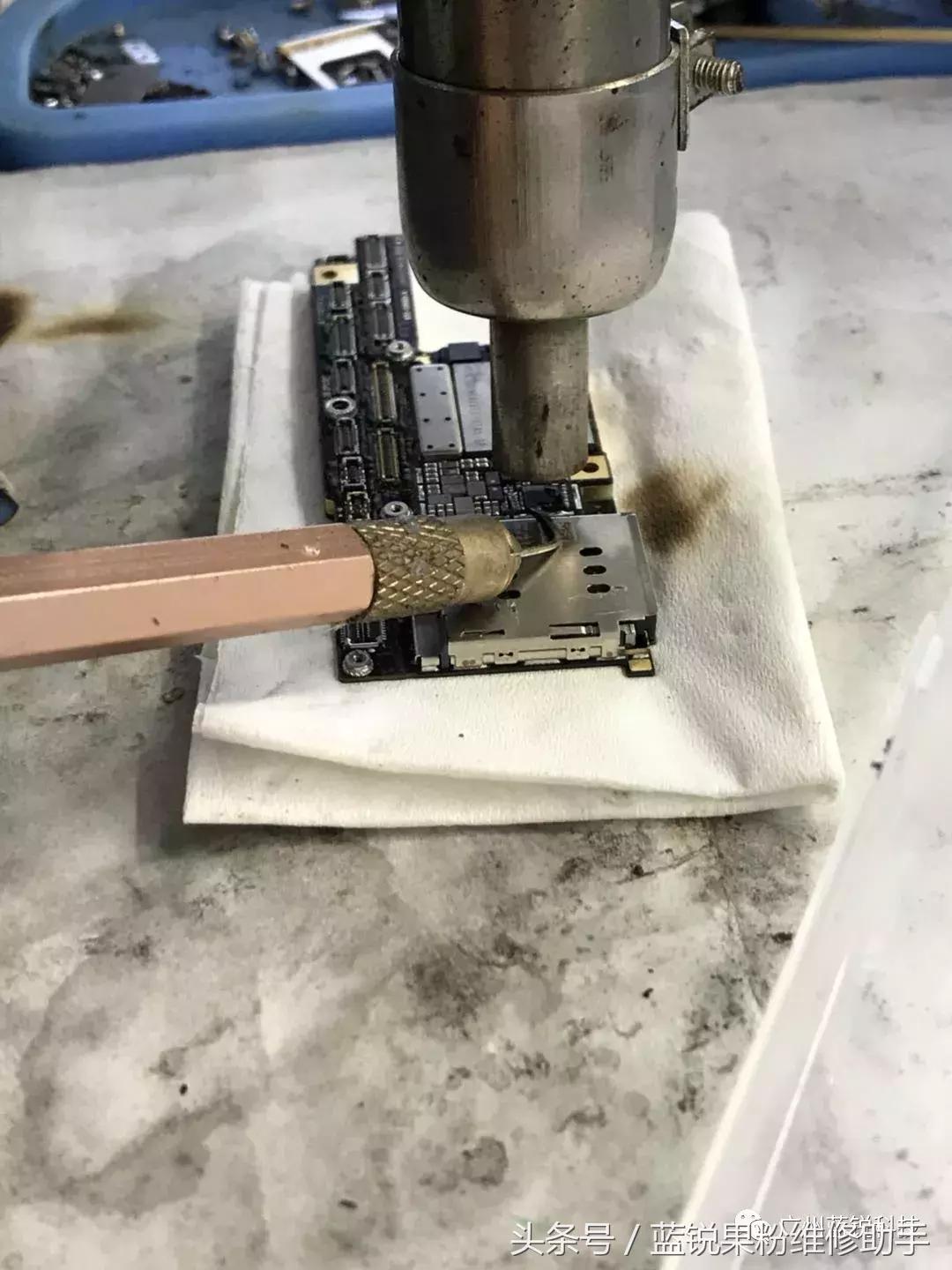 iphonex有一点小漏电充不进电,iphonex进水正负极短路