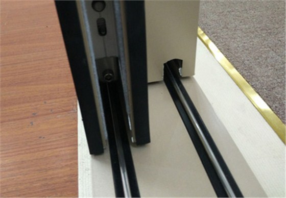 推拉门拉不动了找谁修,推拉门拉不住怎么修