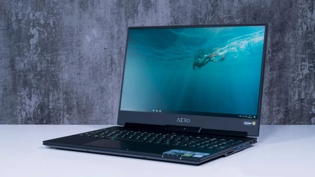 聊一款拥有两块屏幕的顶级游戏本,双十一游戏本