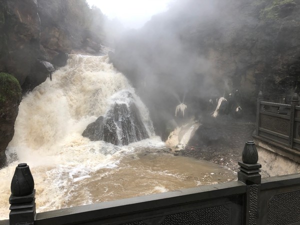 腾冲凤凰宝集泡温泉,腾冲民宿泡温泉推荐