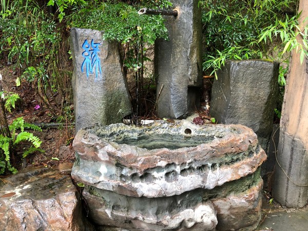 腾冲凤凰宝集泡温泉,腾冲民宿泡温泉推荐