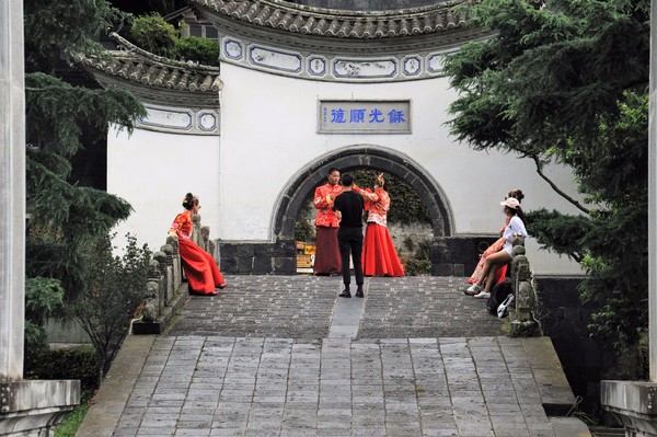 腾冲凤凰宝集泡温泉,腾冲民宿泡温泉推荐