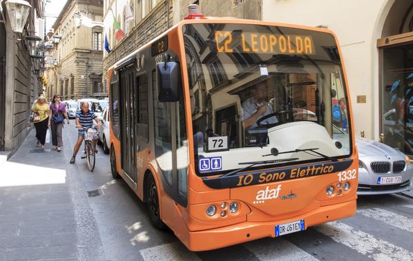 曾是新浪程序员，后开了个水果摊，猎头问他：几轮融资了