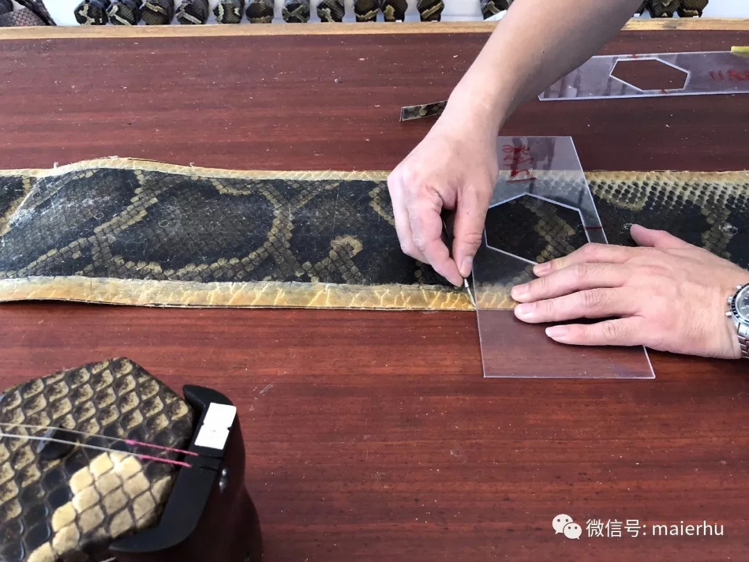 二胡的琴皮选择,二胡琴皮是粗鳞好还是细好