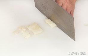 鲜鱿鱼丝怎么炒又嫩又好吃,怎么炒鱿鱼丝才好吃又简单