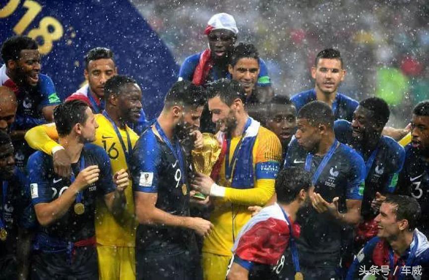 汽车与足球高清,汽车携手足球