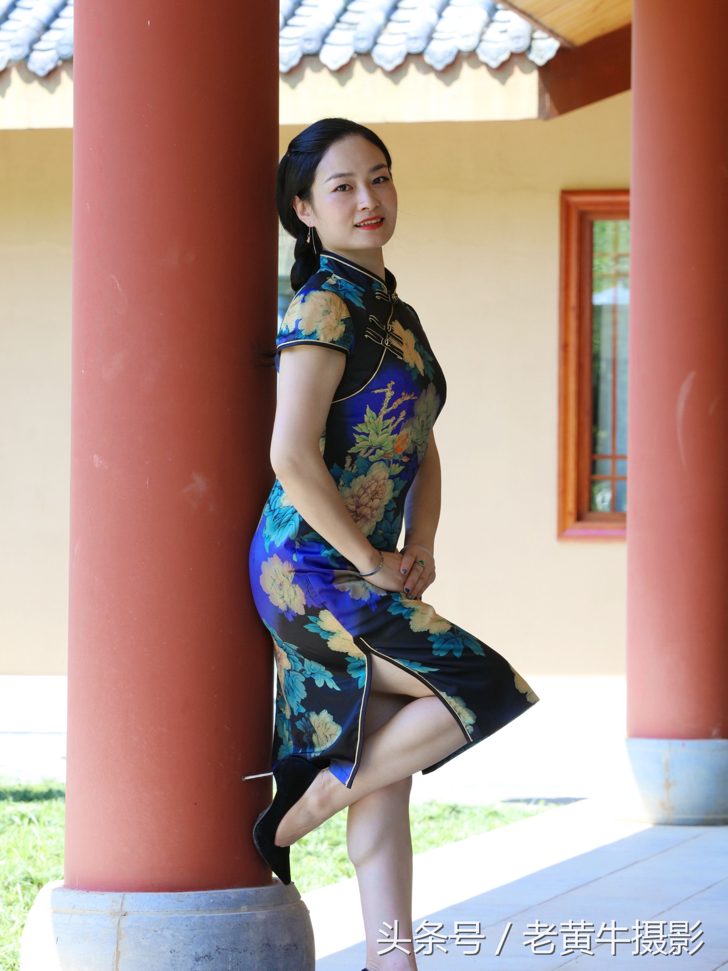 京山老年旗袍秀视频,月季园旗袍走秀