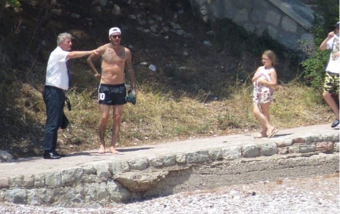 贝克汉姆全家度假，穿着比基尼的小七胖得实在太可爱了，贝嫂好瘦