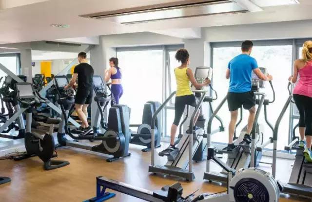 健身器材椭圆机和跑步机哪个好,椭圆机对比跑步机