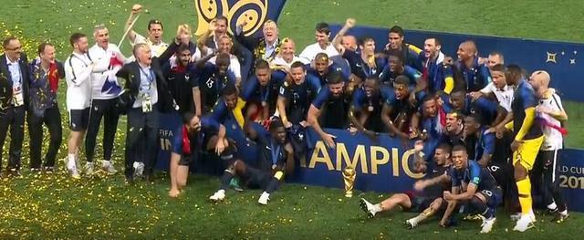 踢足球能挣多少钱,踢英超有多赚钱