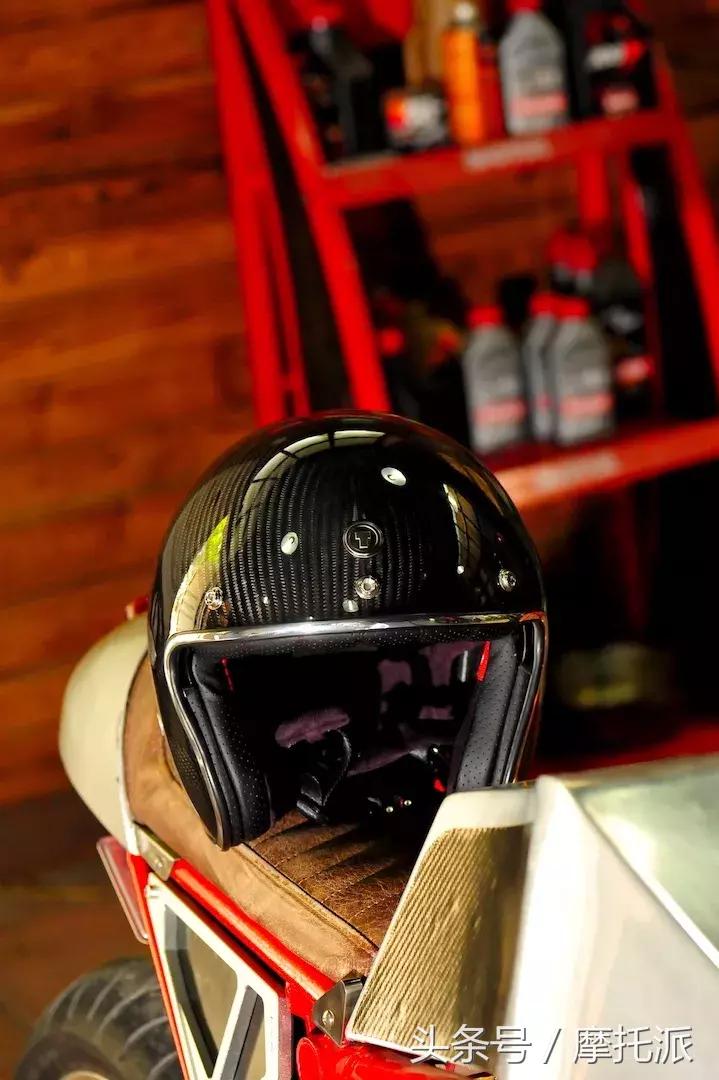 售价880元的TORC碳纤复古盔，了解一下