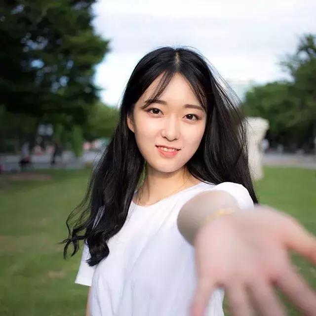 面对镜头不自然怎么克服,拍照怎么让自己更有镜头感