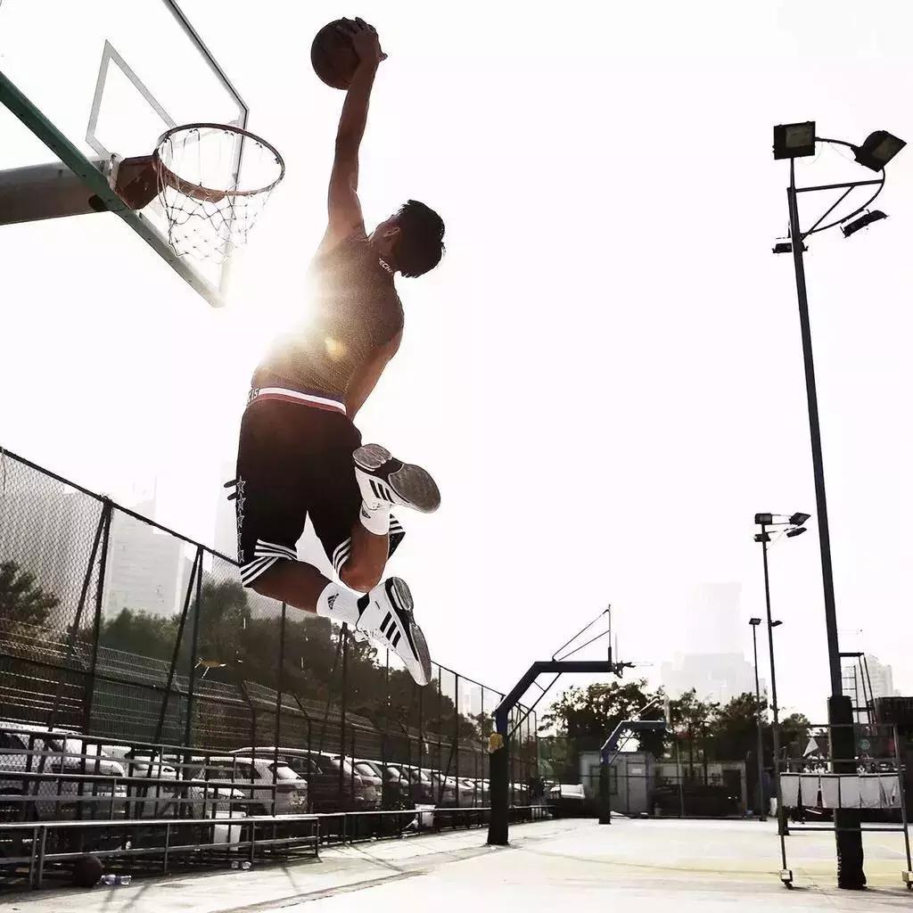 面对镜头不自然怎么克服,拍照怎么让自己更有镜头感