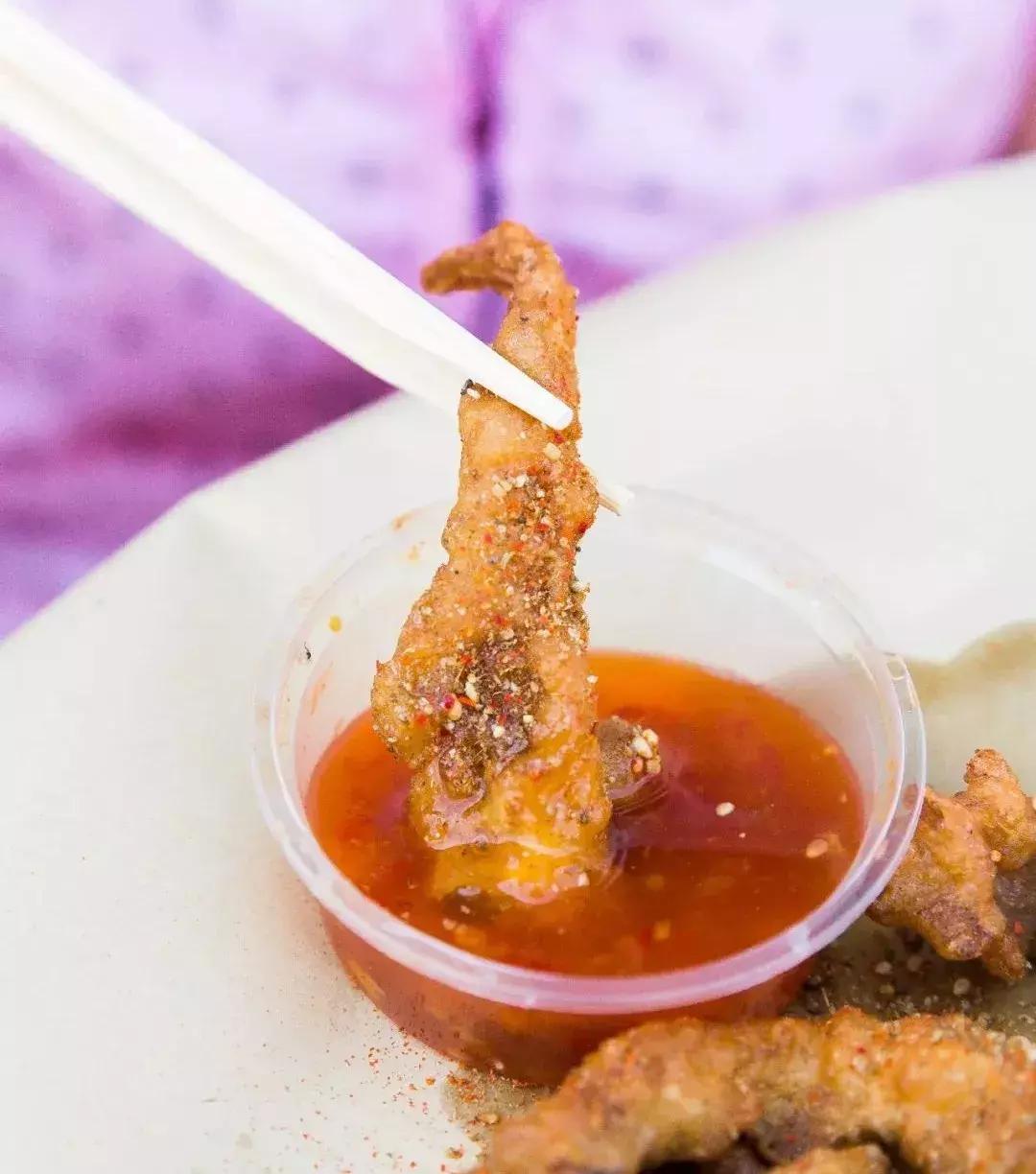 炸串刷“神酱”！路过不一定会进的小店，竟吃出了童年的味道！