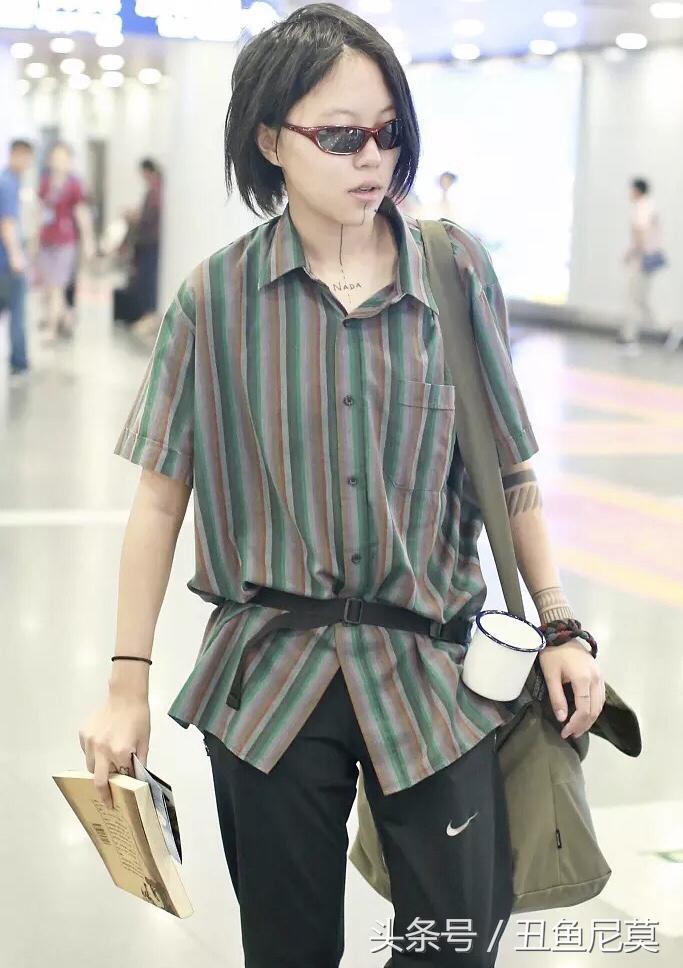 王菲女儿窦靖童脸上纹身被洗掉,王菲女儿窦靖童纹身