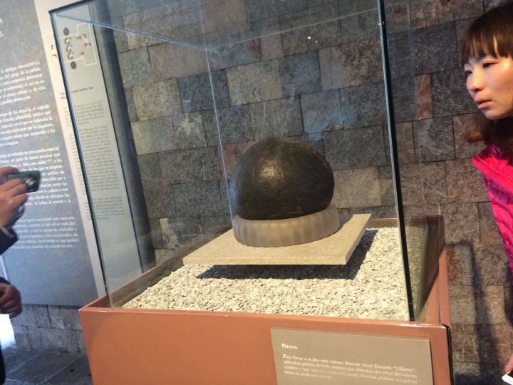 球踢输了就拉去祭天细说玛雅最古老的足球乌拉玛足球