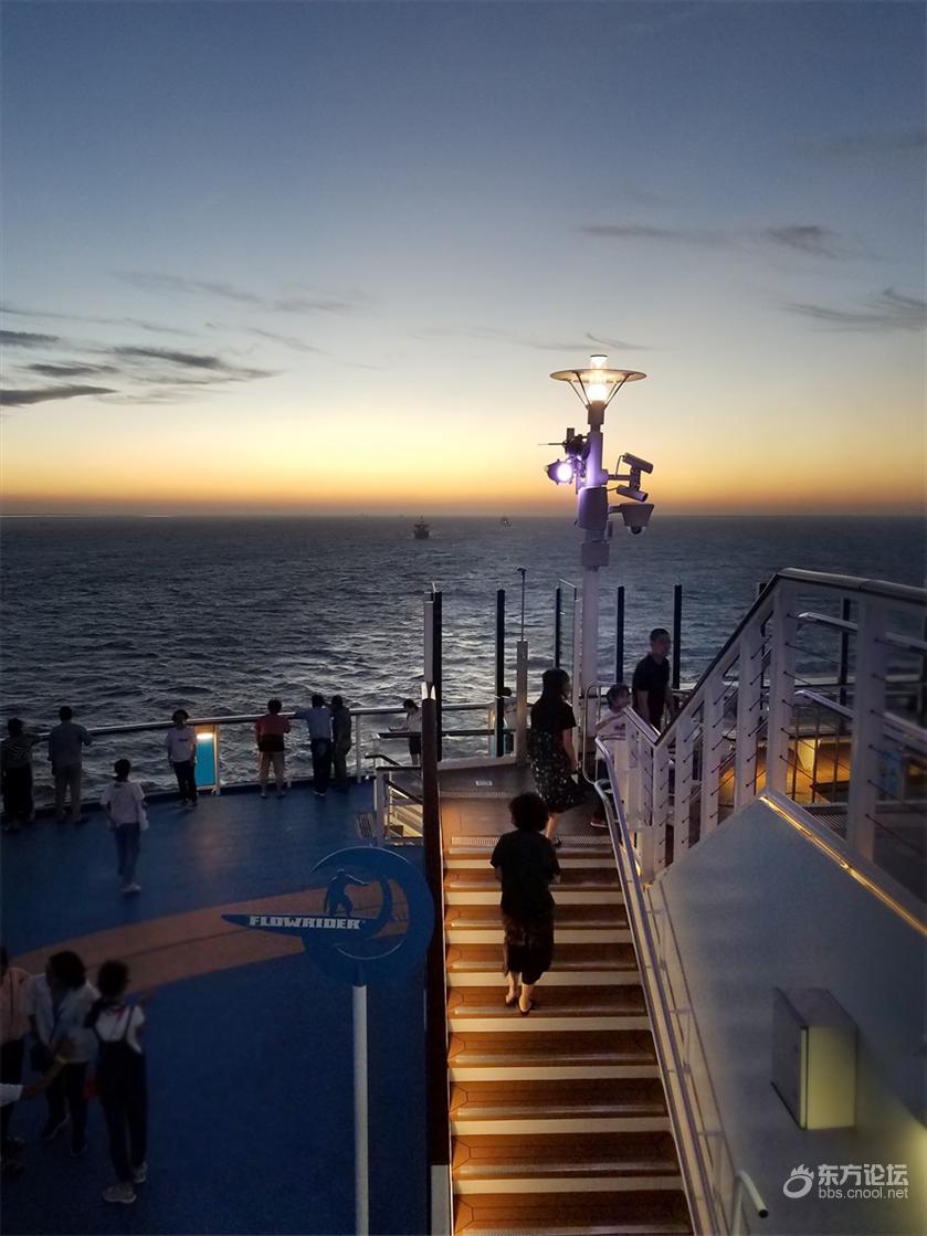 坐奢华游轮什么感受？房间就像漂在海上量子号游记！