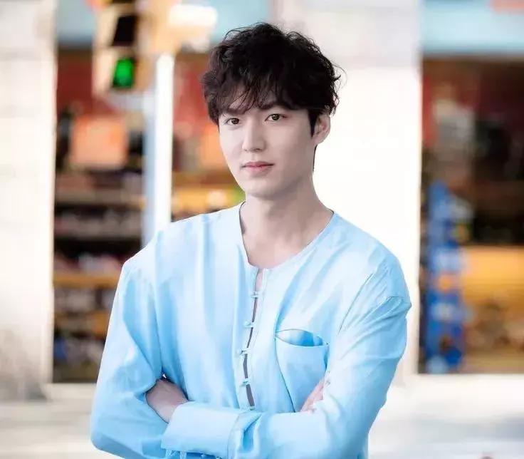 学会吹卷发,怎么把头发吹成烫了的发型