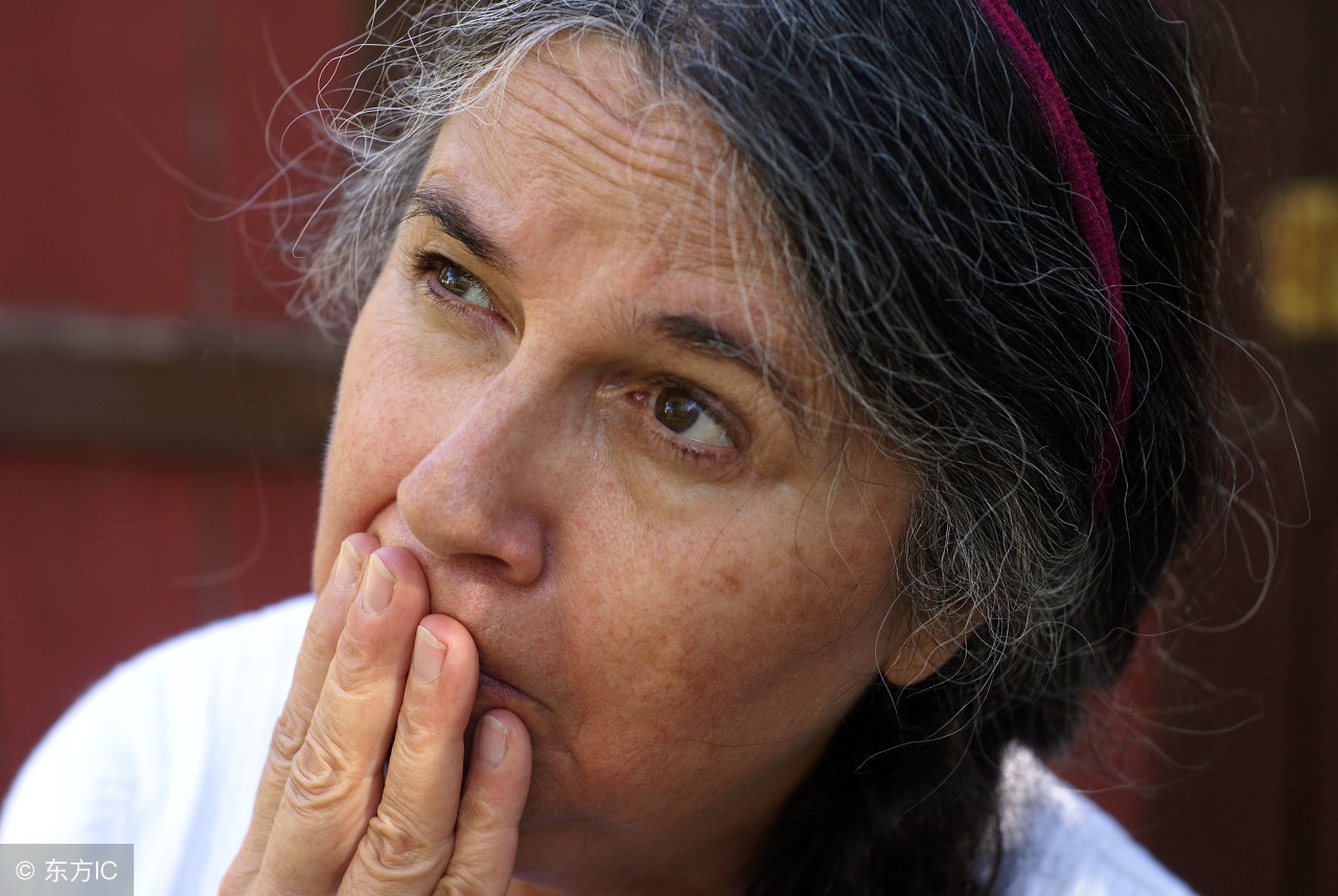 如何解决老年斑的根本原因,长老年斑的原因以及解决方案