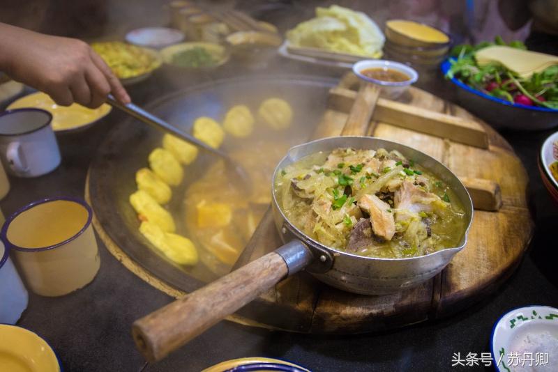 到东北必吃的铁锅炖,老东北铁锅炖鱼真是嘎嘎香啊