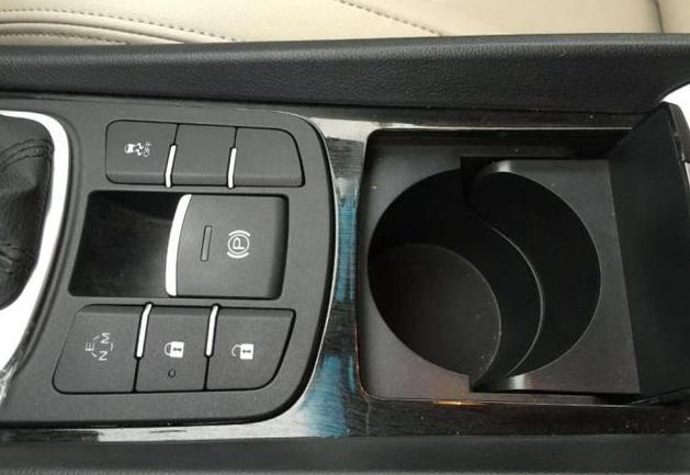 忘了拉手刹交通事故视频,司机忘了拉手刹