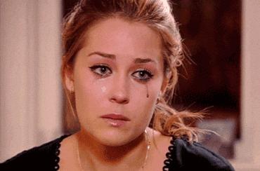 模特t台走秀跌倒视频,模特t台摔倒看着都疼