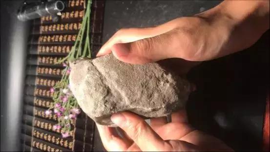 水翻砂紫罗兰翡翠原石,会卡翡翠原石脱沙料