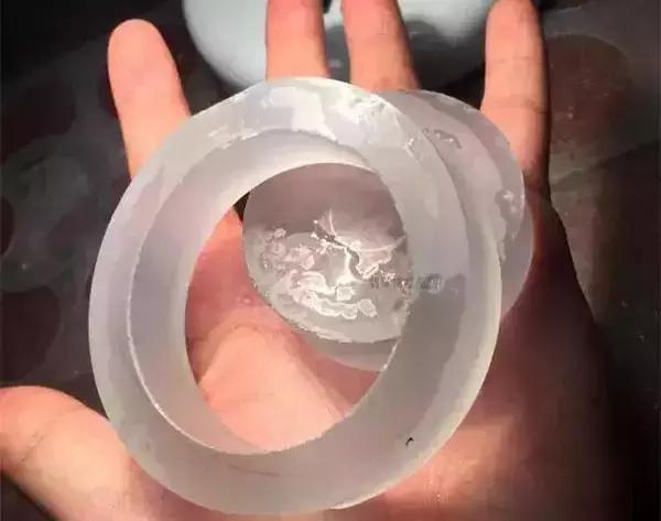 真正翡翠切出来的翡翠原石,翡翠原石开切制作成品全过程