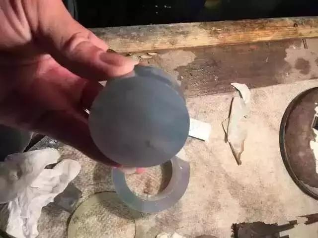 真正翡翠切出来的翡翠原石,翡翠原石开切制作成品全过程