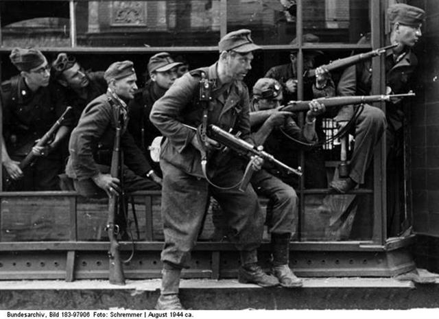 *党**卫军里有名的恶棍，他的部队全由罪犯组成，劣迹斑斑、臭名昭著