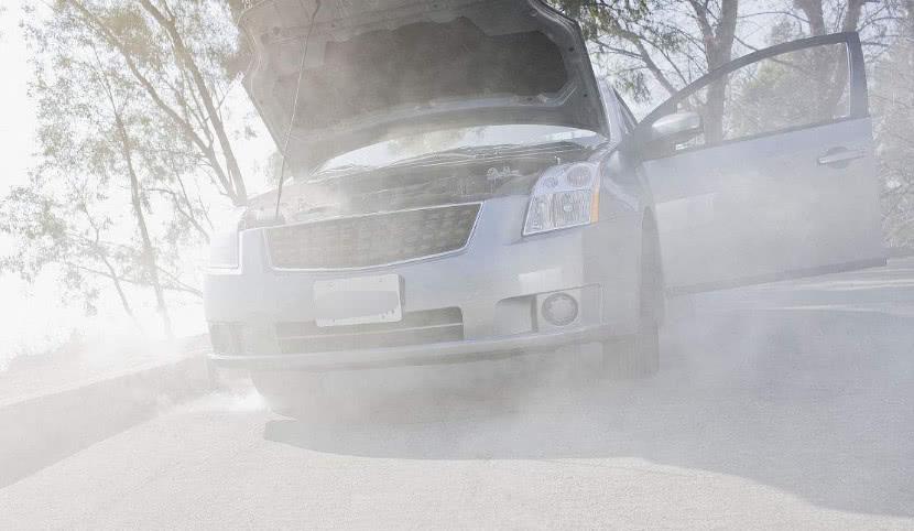 发动机水温太高报警了咋办?只要使出这3招,温度立刻降下来