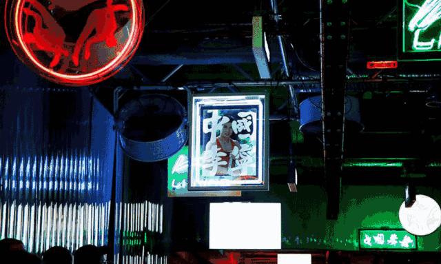 李宁拿大哥大短袖,2018年李宁纽约时装周