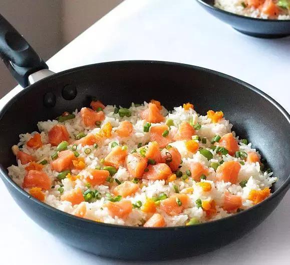 三文鱼是生吃好吃还是熟吃好吃,国内淡水养殖三文鱼能不能生吃