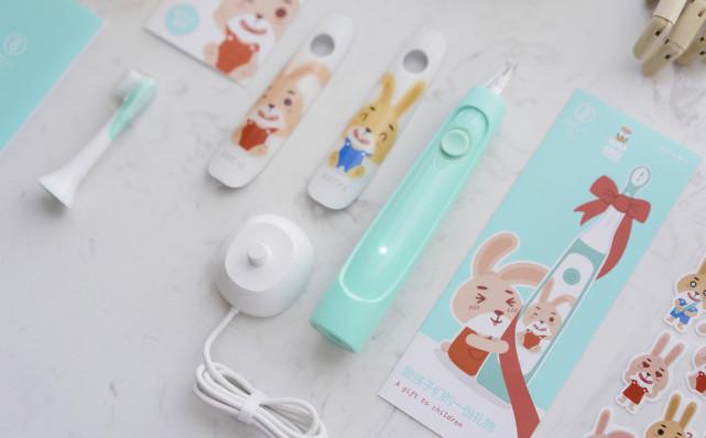 做孩子的刷牙启蒙老师：素士儿童电动牙刷