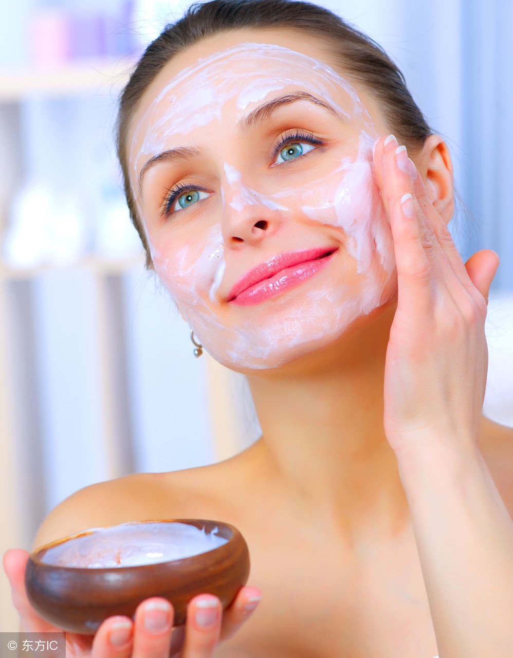 满脸痘痘和痘印不去医院怎么去除,满脸痘印怎么治学生