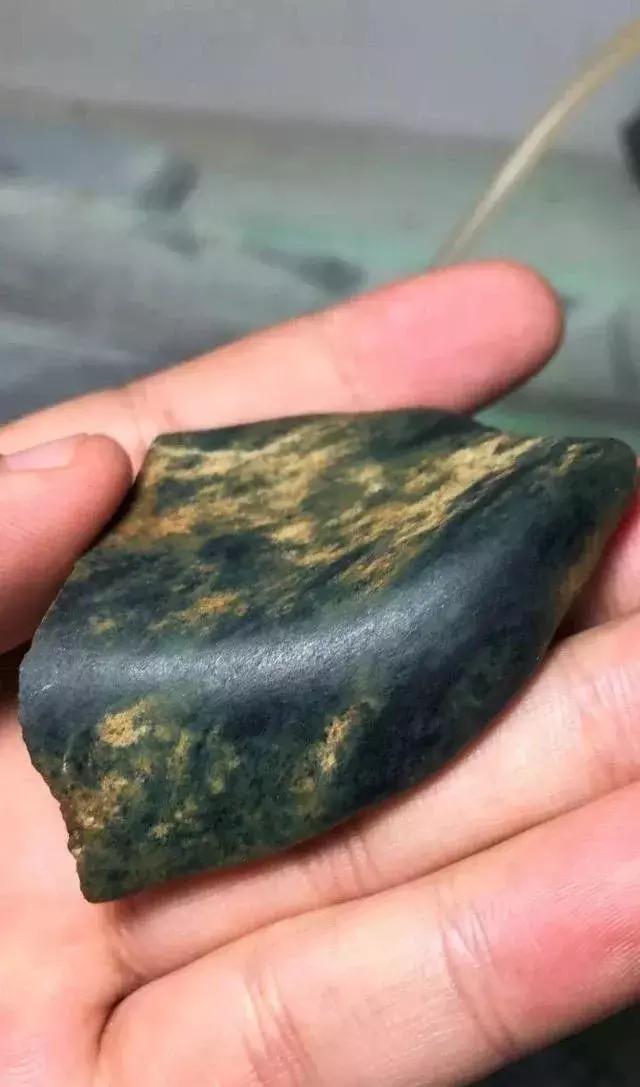 什么样的翡翠原石容易出极品高货,什么样的翡翠原石出冰种