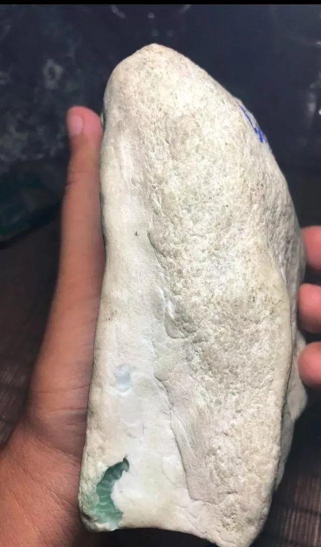 什么样的翡翠原石容易出极品高货,什么样的翡翠原石出冰种