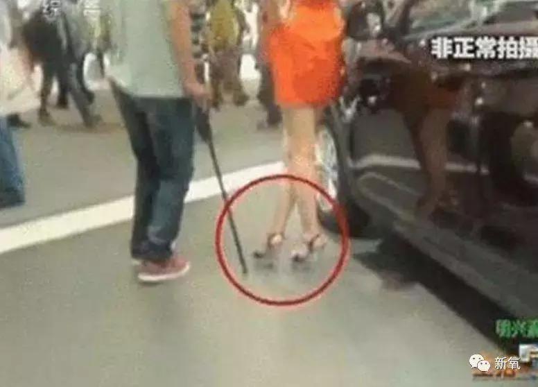 注意！这群人靠*拍偷**女生裙底月入过万！