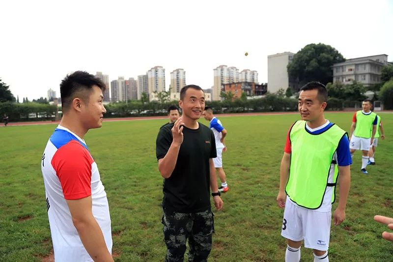 足球就是人生战场,足球场就是战场