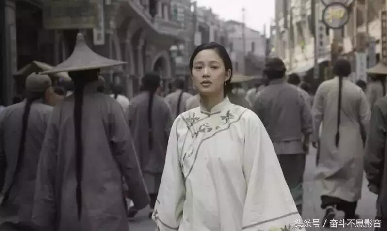 40岁的周韵和50岁的许晴,许晴和周韵谁更有气质