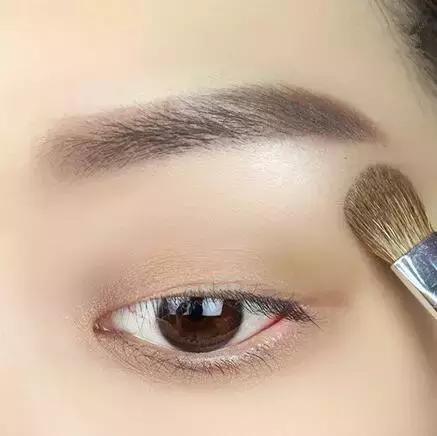 单眼皮适合的画眼线方法,单眼皮不同眼型怎么画眼线