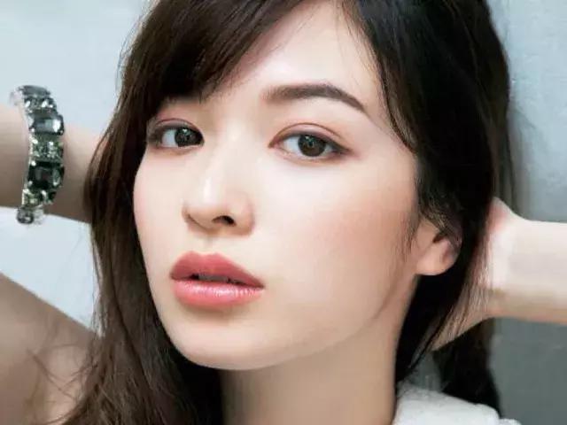 人累妆不垮，快速补妆有一套