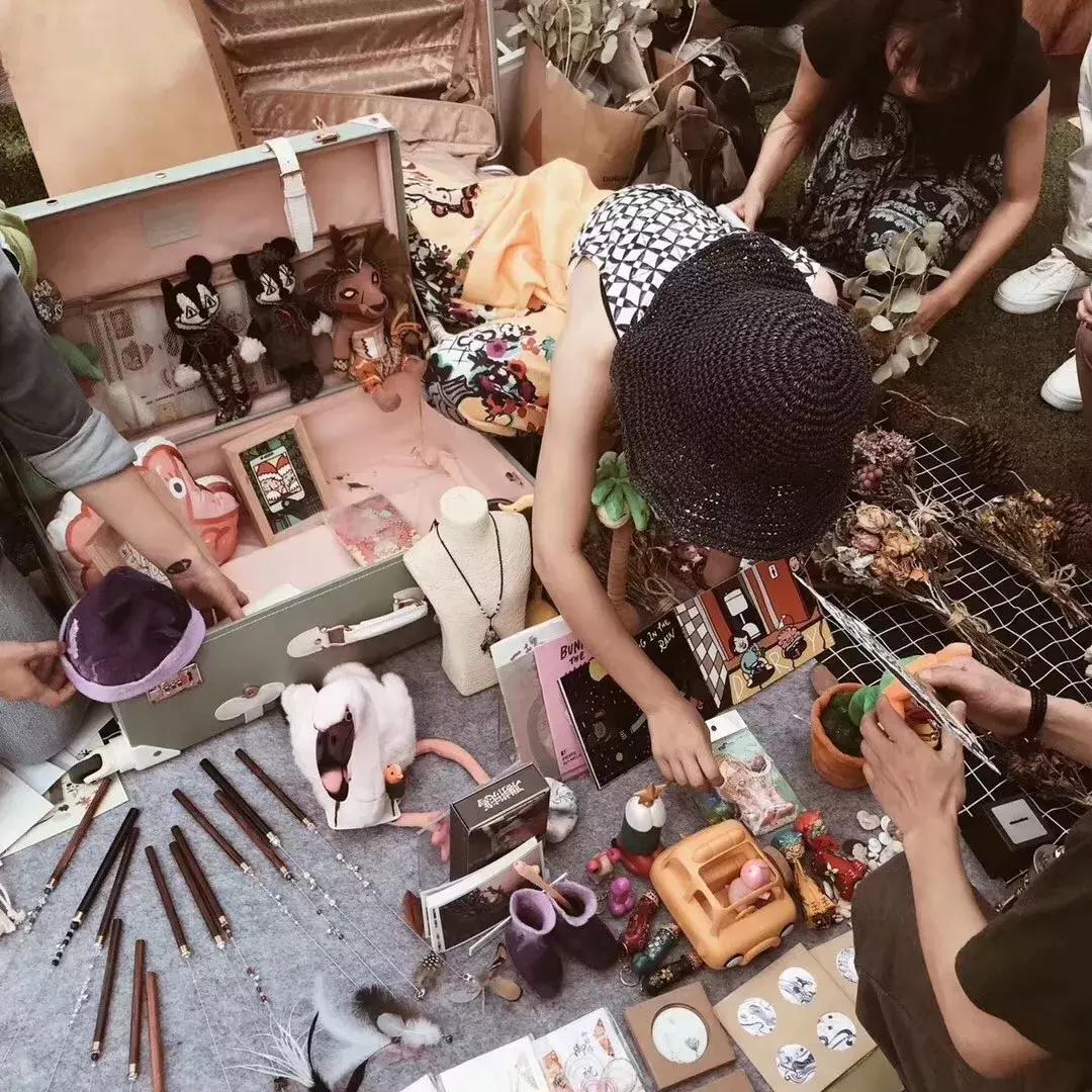 苏州人民路，58元睡一晚，还送你一个拉杆箱去流浪？