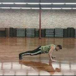 俯卧撑做不了几个跟手臂力量有关,俯卧撑做不出来是力气太小了吗