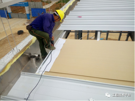 钢结构屋面和顶面施工办法,钢结构屋面安装质量控制要点