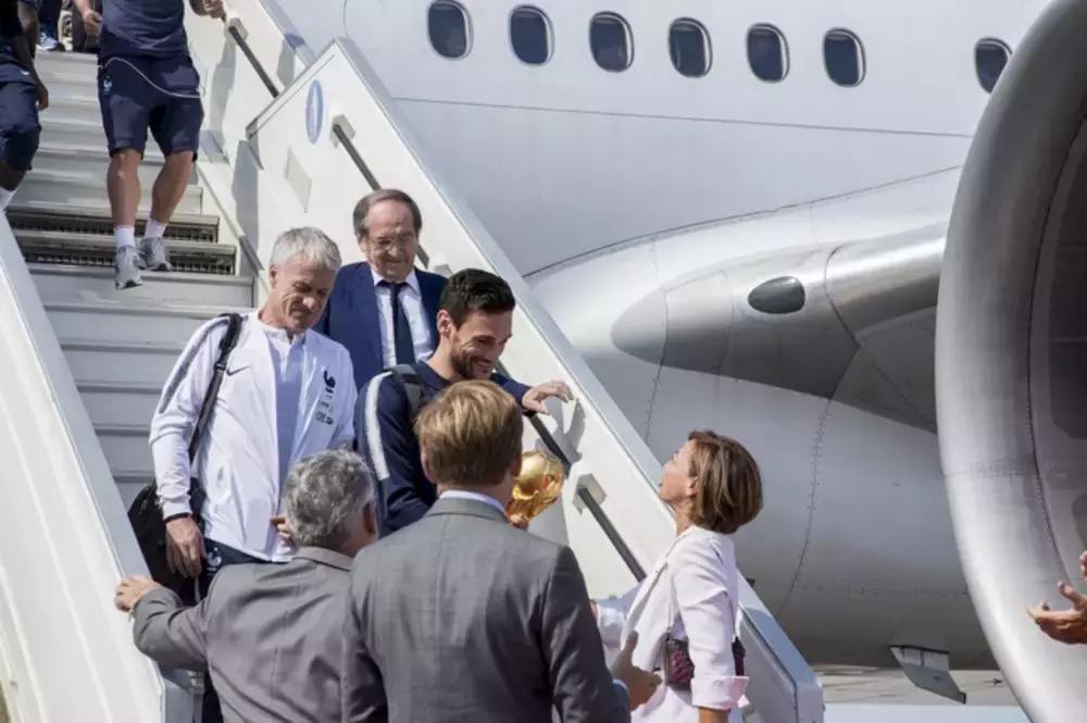 法胖带着法国队明星回家