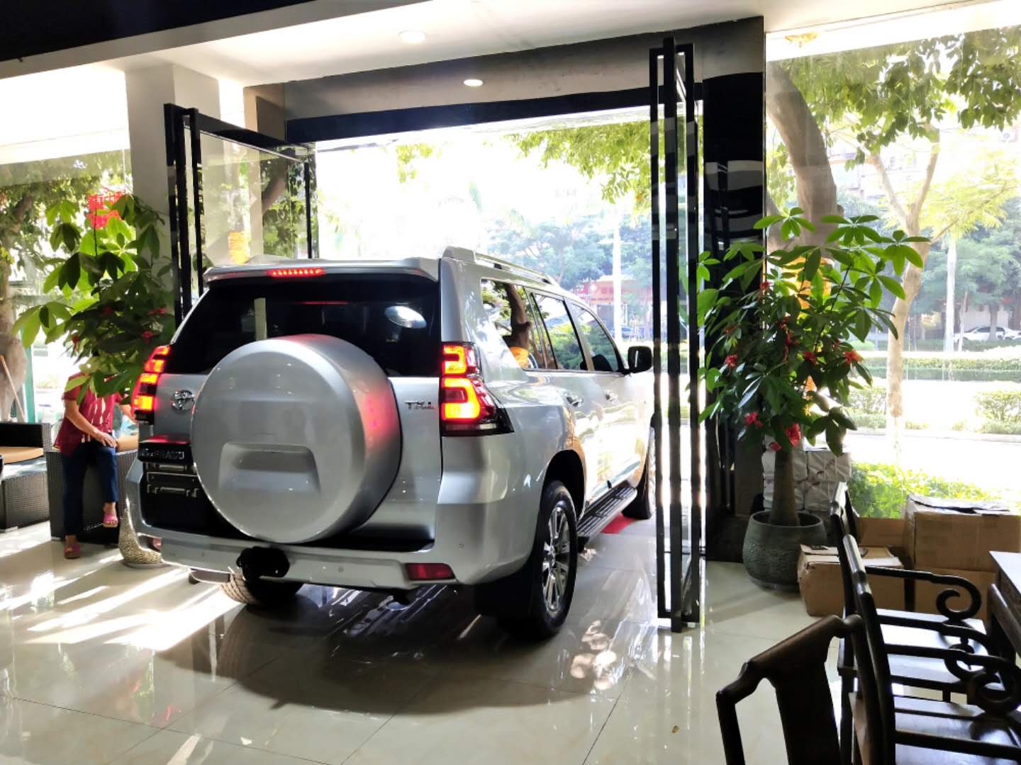 丰田霸道提车需要多少钱,丰田霸道2700绿色老款